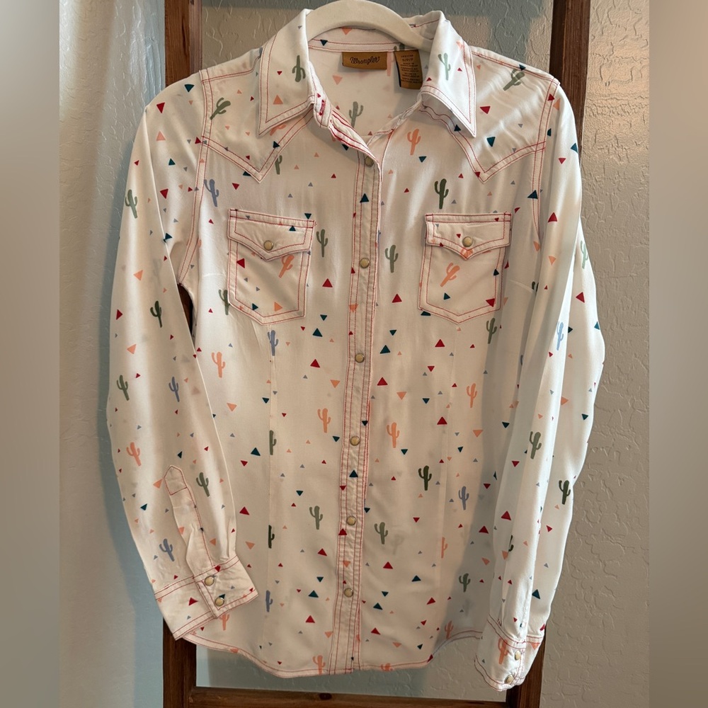 Wrangler Womens White Rayon Cactus Print Casual Shirt